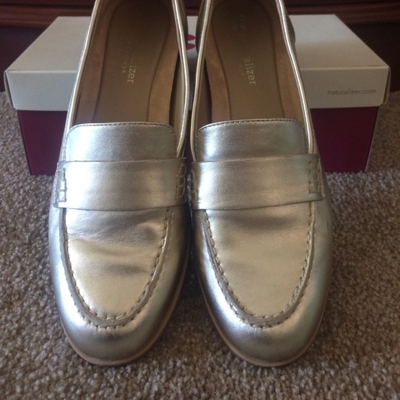 naturalizer gold shoes